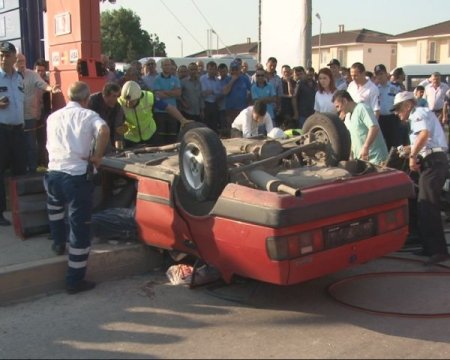 Tır'ın Çarpıp Kaçtığı Otomobildeki Çift Öldü, Çocukları Yaralandı