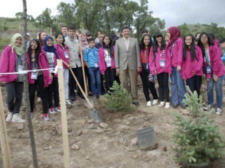Türkçe Konuşan Dünya Çocukları Sevgi Ormanı'na Fidan Dikti