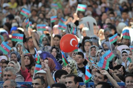 Türkçe Olimpiyatları Kültür Şöleni’nde Azeri Rüzgarı