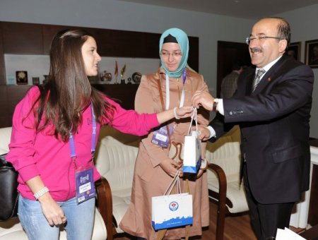 Türkçe Sevdalıları, Belediye Başkanı Gümrükçüoğlu’nu Ziyaret Etti