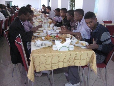 Yaz Tatilini Ülkelerinde Geçirecek Olan Afrikalı Öğrencilerden Veda Ziyareti