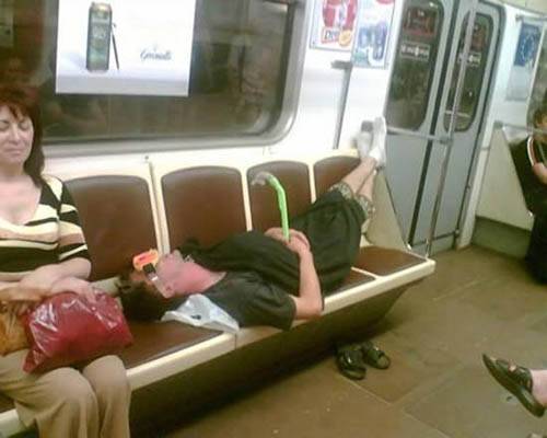 Dünya Metrolarından Güldüren Kareler 17