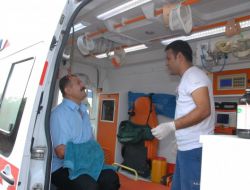 Yolcu Otobüsü Park Halindeki Tıra Çarptı: 3ü Ağır 20 Yaralı