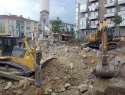 Vehbi Koçun Yıkılan Camisini, Hayırsever Vatandaşlar Yaptıracak!