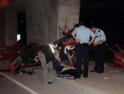 İzmirde Trafik Kazaları: 5 Ölü,1 Yaralı