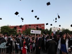 Besni Meslek Yüksek Okulunda Mezuniyet Coşkusu
