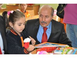 Erzurum’da Okula Yeni Başlayan Öğrencilere Hoş Geldin Çiçeği