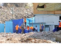 Ankarada Genelev İşletmecilerinin, Yıkılan Duvar Yerine Çektiği Branda Söküldü