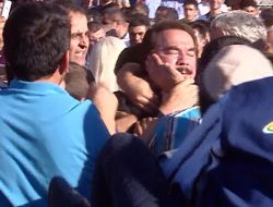 Neşet Ertaşın Cenazesine Katılan Orhan Gencebay’ın Zor Anları