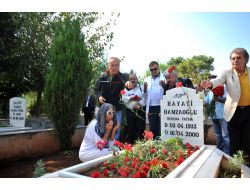 Antalyaya Gelen Sanatçılar Mezar Ziyareti Yaptı