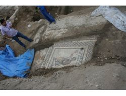 Tarsusta Erken Roma Dönemine Ait İnsan Mozaiği Bulundu
