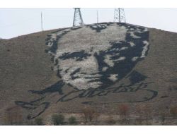 Erzincana 30 Yıl Önce Yapılan Dev Atatürk Portresi Görenleri Heyecanlandırıyor
