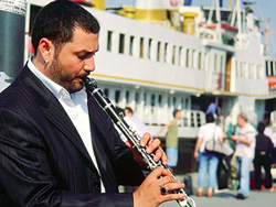 İŞTE HÜSNÜNÜN YENİ SEVGİLİSİ