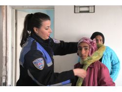 Mardin Polisi Suriyeli Mültecilere Yardım Dağıttı