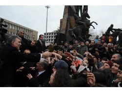 Cumhurbaşkanı Gül, Uşak Gezisinin Fotoğraflarını Twitter’da Paylaştı