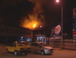 Ankaradaki Yangın: Yunus Emre Halk Çarşısında Alevler Kontrol Altına Alındı