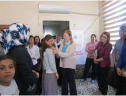 Mardin Valisinin Eşi Ayvaz, Derik’te Kadınlarla Buluştu