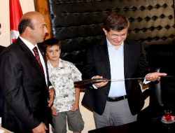 Davutoğlunun Ziyareti Sırasında SPden İstifa Ederek AK Partiye Geçti!!
