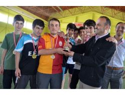 Fem Dershanesinin Bahar Futbol Turnuvası Renkli Görüntülere Sahne Oldu