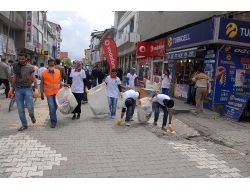 Öğrenciler, Çevreye Duyarlılığa Dikkat Çekmek İçin Çöp Topladı