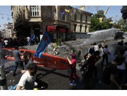 Taksim Meydanı Polis Müdahalesiyle Savaş Alanına Döndü