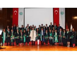 Akademik Aşama Kaydeden Öğretim Üyelerine Plaket Verildi