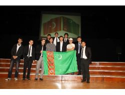 Türkmen Öğrencilerin Mezuniyet Coşkusu