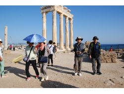 Budist Koreliler, Kültür Turizmine Hıristiyanlar Kilise Ziyaretine Geliyor