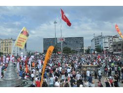 Taksime Öcalan Posterleriyle Geldiler