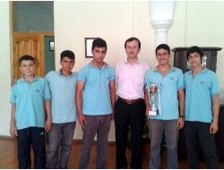 Özel Dicle Fen Ve Anadolu Lisesi Badmintonda Birinci Oldu