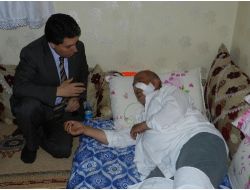 Mardin Valisi Cengiz, Kuduz Köpeğin Yaraladığı Vatandaşı Evinde Ziyaret Etti