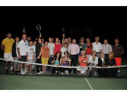 Tenis Kursunu Bitirenler Şampiyonluk İçin Yarıştı