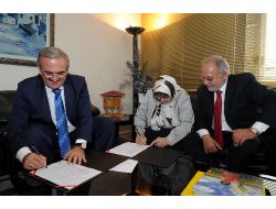 83 Yaşındaki Makbule Küçükçalık, Vana Okul Yaptıracak