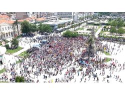 İzmir’de İş Bırakan Sendikalar Konak Meydanı’na Yürüdü