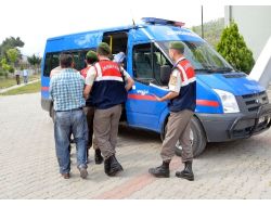 Camiden Kilim Çaldığı İddia Edilen 3 Kişi Gözaltına Alındı