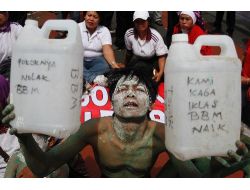 Endonezyada Benzin Protestoları Artıyor