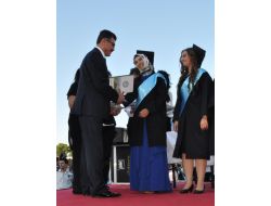 Balıkesir Üniversitesinde 7 Bin Öğrenci Mezuniyet Sevinci Yaşadı