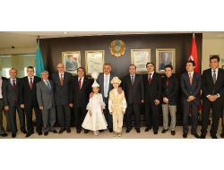 Bakan Yazıcı, Kazak-türk Lisesi’ni Ziyaret Etti