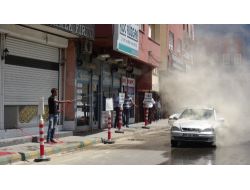 Otomobil Aşırı Sıcaktan Alev Aldı