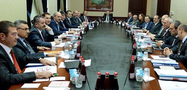 AK Partide kritik görüşme