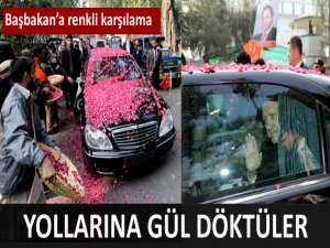 Başbakan Erdoğana güller döküldü