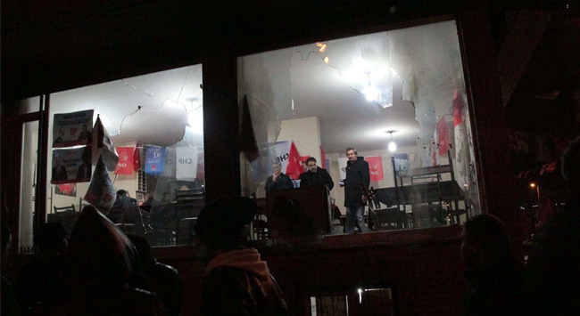 CHP seçim bürosuna saldırı