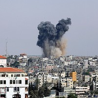 İsrail Gazzeye bomba yağdırdı