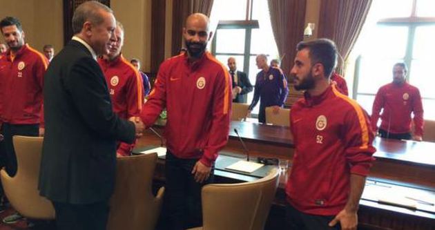 Galatasaraylı futbolcular Erdoğanı ziyaret etti!