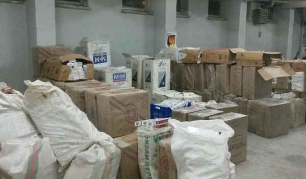 SALİHLİ’DE 71 BİN PAKET KAÇAK SİGARA