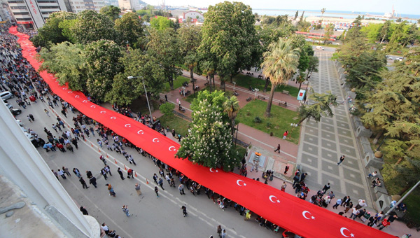 Samsun 1919 metre bayrakla yürüdü!