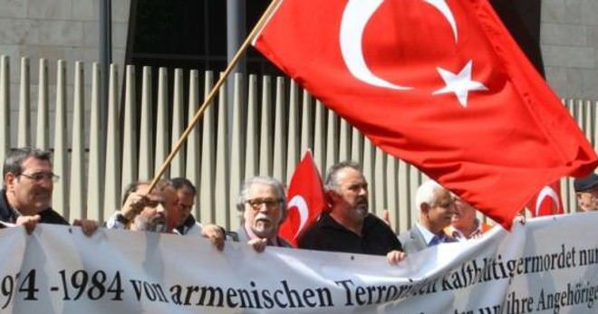 Ermenilere karşı bayrak nöbeti