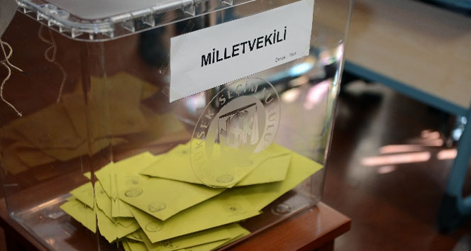Tüm Türkiyede oy verme işlemi sürüyor