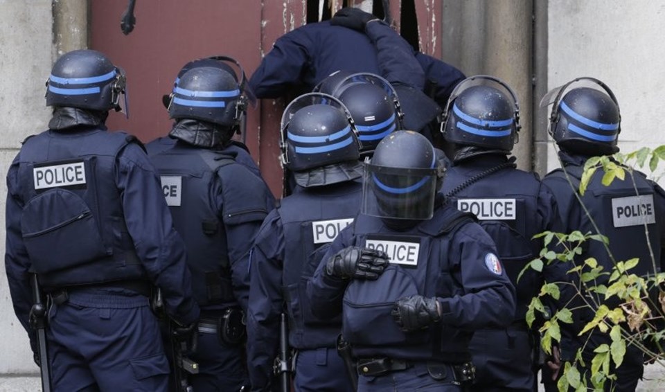 Paristeki operasyon 7 saat sürdü, 110 polis katıldı