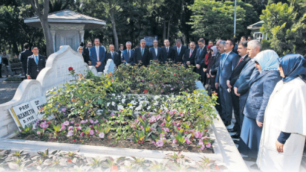 Yıldırım’dan mezar ziyareti